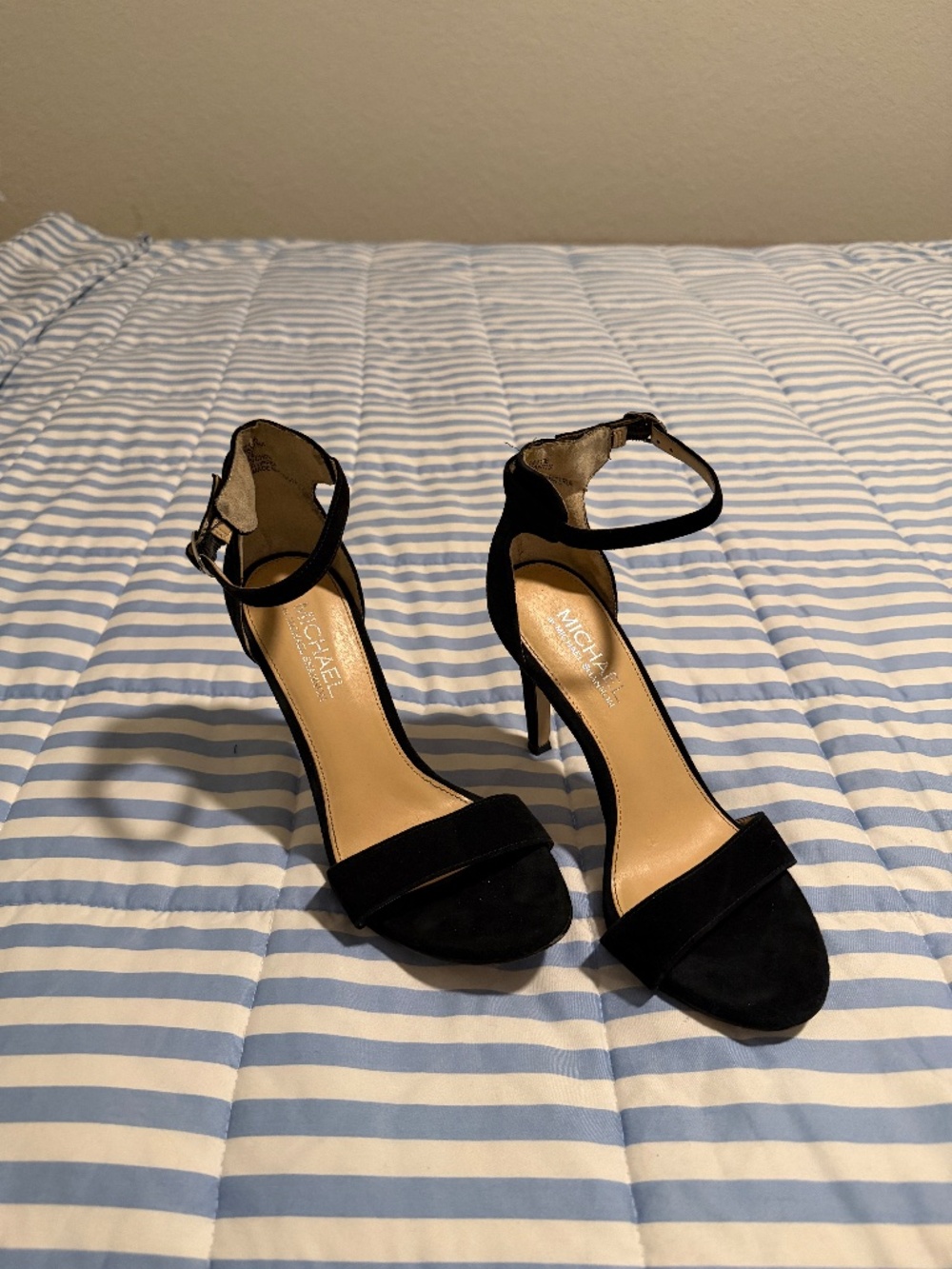Michael kors suede heels sz 7.5 3 in